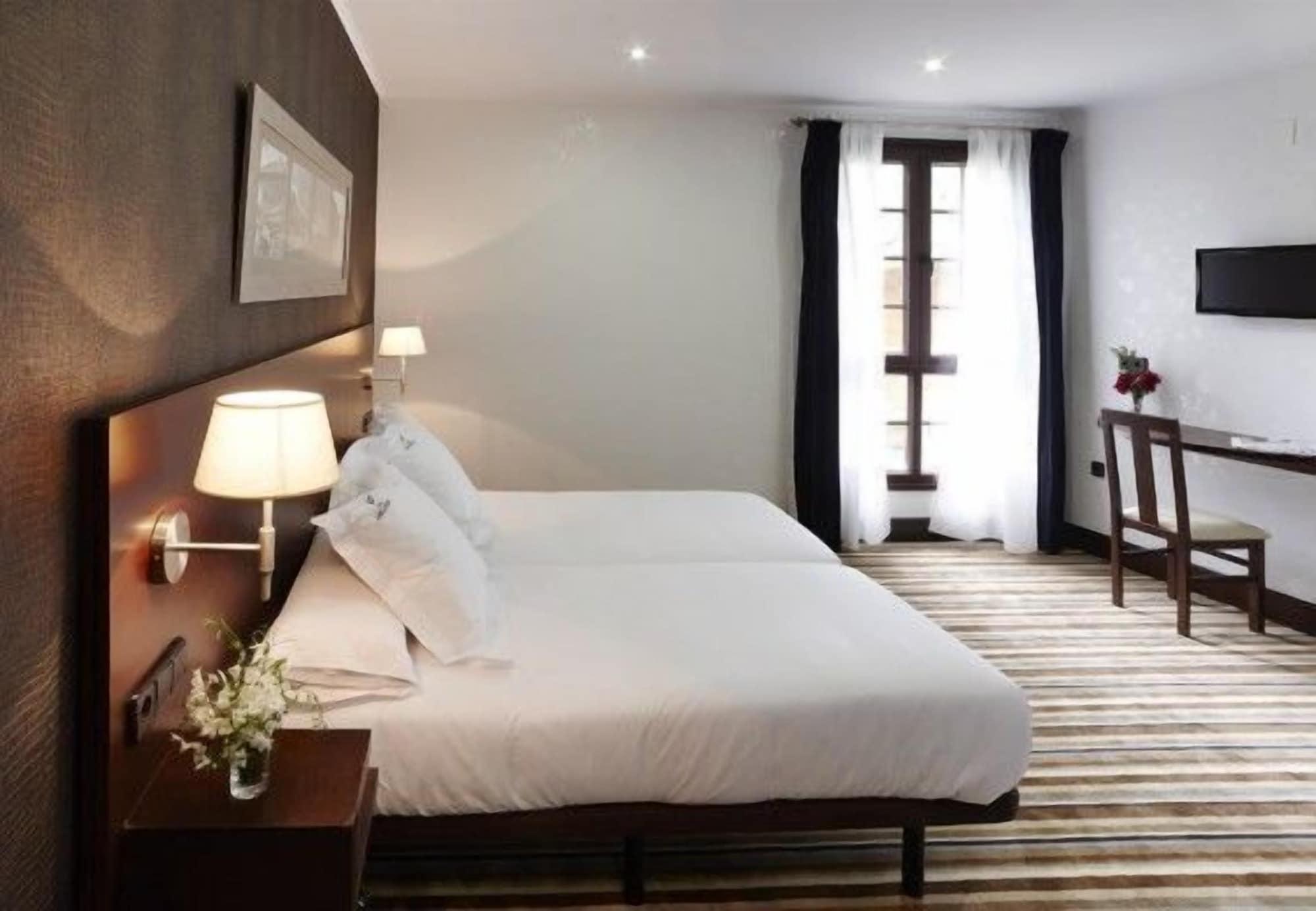 Hotel Granda Onís Eksteriør billede
